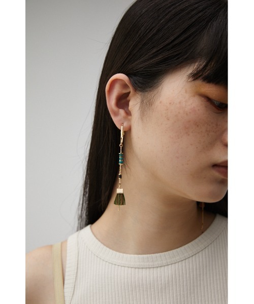 AZUL by moussy(アズールバイマウジー)の「TASSEL BEADS CHAIN EARRINGS/タッセルビーズチェーンピアス(ピアス(両耳用)・レディース・グリーン系その他/オレンジ系その他・FREE)」の2枚目の写真