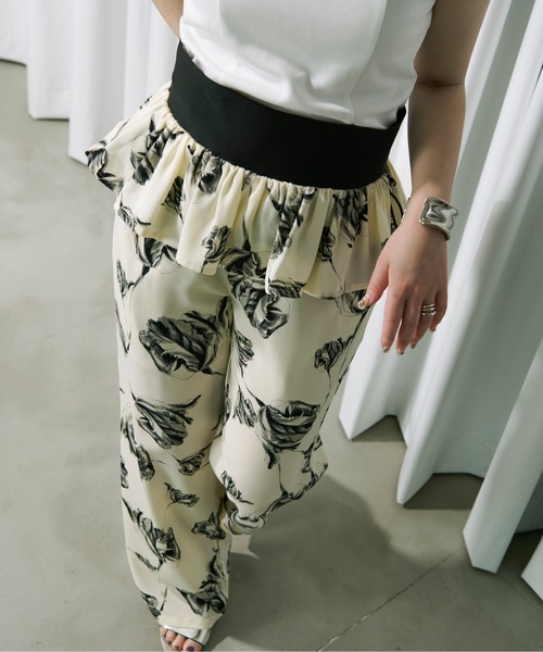 Ezick（エジック）の「Scattered flowers ペプラムストレートパンツ