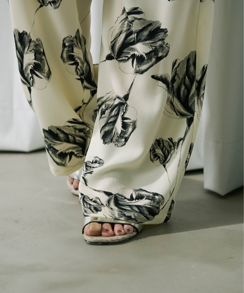 Ezick(エジック)の「Scattered flowers ペプラムストレートパンツ(その他パンツ・レディース・ブラック/ホワイト・FREE)」の18枚目の写真