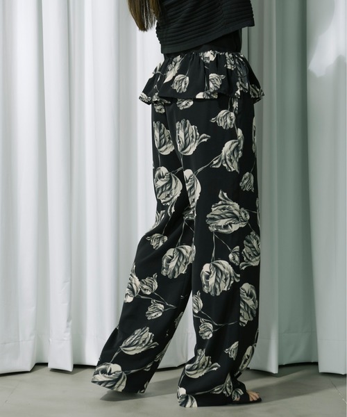 Ezick(エジック)の「Scattered flowers ペプラムストレートパンツ(その他パンツ・レディース・ブラック/ホワイト・FREE)」の12枚目の写真