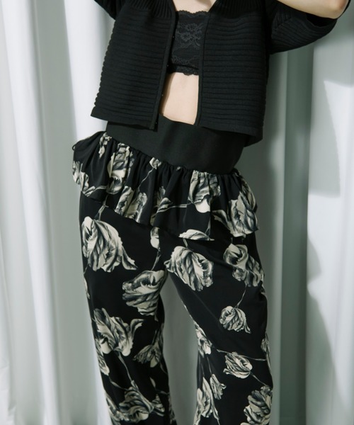 Ezick（エジック）の「Scattered flowers ペプラムストレートパンツ