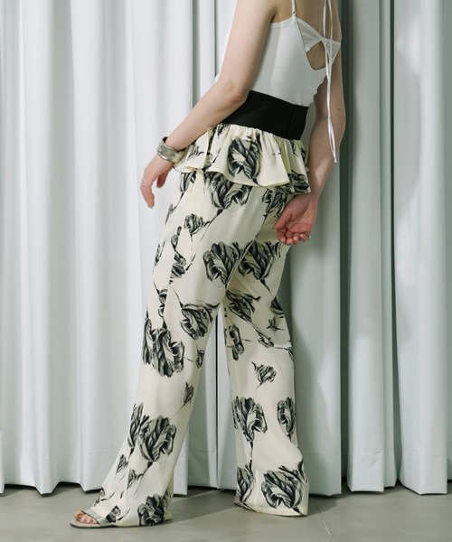 Ezick(エジック)の「Scattered flowers ペプラムストレートパンツ(その他パンツ・レディース・ブラック/ホワイト・FREE)」の21枚目の写真