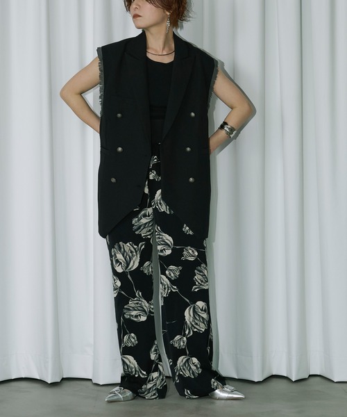 Ezick(エジック)の「Scattered flowers ペプラムストレートパンツ(その他パンツ・レディース・ブラック/ホワイト・FREE)」の10枚目の写真