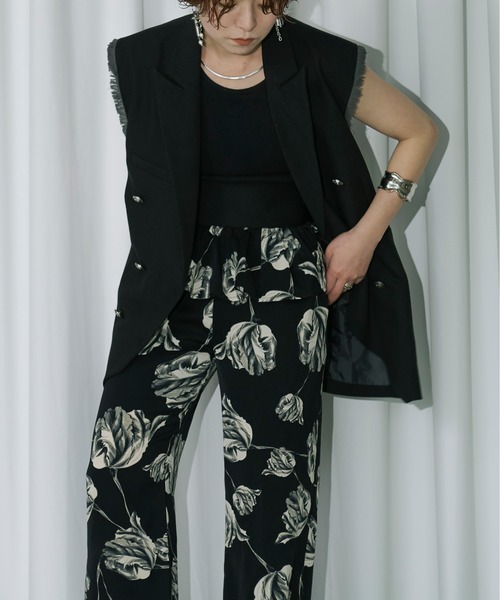 Ezick(エジック)の「Scattered flowers ペプラムストレートパンツ(その他パンツ・レディース・ブラック/ホワイト・FREE)」の13枚目の写真