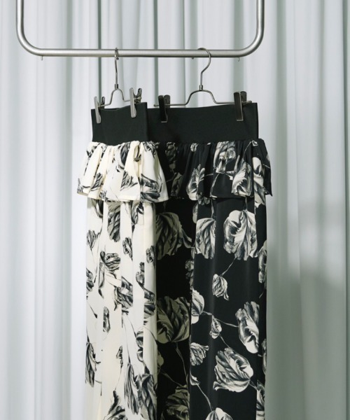 Ezick(エジック)の「Scattered flowers ペプラムストレートパンツ(その他パンツ・レディース・ブラック/ホワイト・FREE)」の22枚目の写真