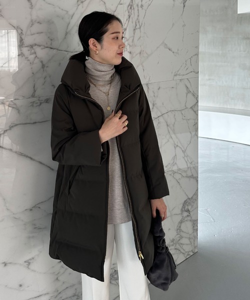 Doux archives（ドゥアルシーヴ）の「シームレスボリュームカラーロングダウン（ダウンジャケット/コート・レディース・ブラック/チャコールグレー/アイボリー・FREE）」の3枚目の写真