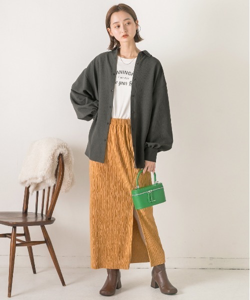 ad thie（アドティエ）の「リップル生地 オーバーサイズシャツ（シャツ/ブラウス・レディース・チャコール/アイボリー・MEDIUM/LARGE）」の3枚目の写真