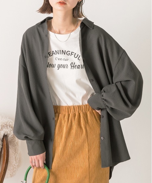 ad thie（アドティエ）の「リップル生地 オーバーサイズシャツ（シャツ/ブラウス・レディース・チャコール/アイボリー・MEDIUM/LARGE）」の8枚目の写真