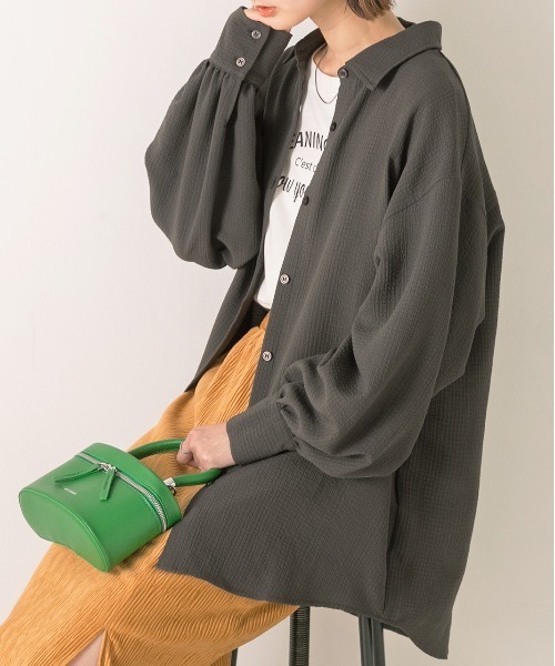 ad thie（アドティエ）の「リップル生地 オーバーサイズシャツ（シャツ/ブラウス・レディース・チャコール/アイボリー・MEDIUM/LARGE）」の9枚目の写真