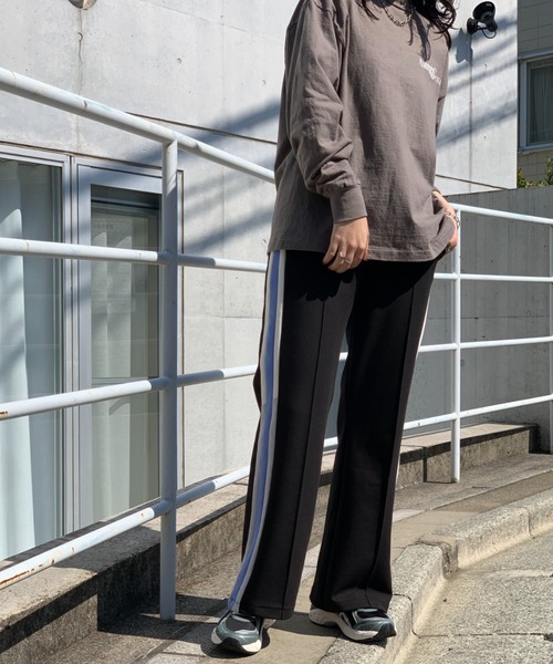 mi via loca(ミヴィアロカ)の「セミフレアラインパンツ(その他パンツ・レディース・アイボリー/ラベンダー/ブラック・FREE)」の15枚目の写真