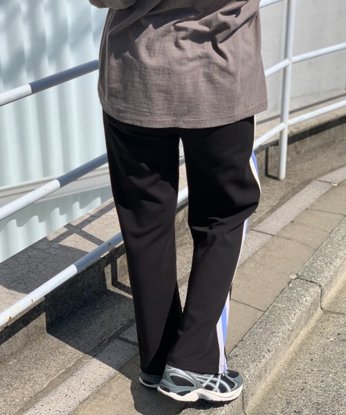 mi via loca(ミヴィアロカ)の「セミフレアラインパンツ(その他パンツ・レディース・アイボリー/ラベンダー/ブラック・FREE)」の7枚目の写真