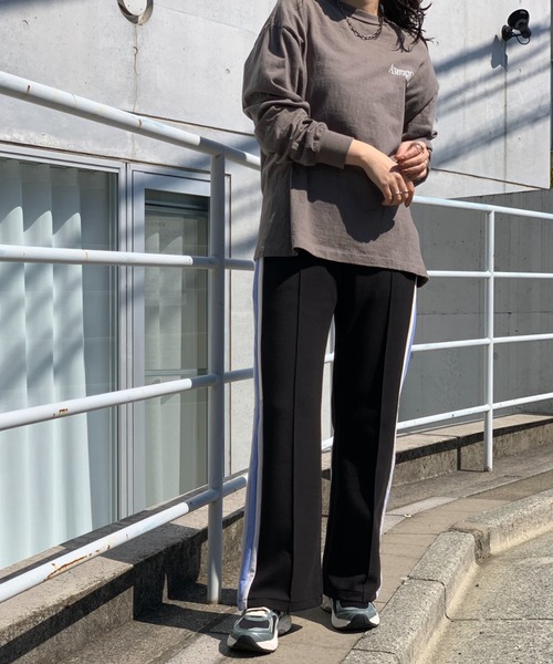 mi via loca(ミヴィアロカ)の「セミフレアラインパンツ(その他パンツ・レディース・アイボリー/ラベンダー/ブラック・FREE)」の18枚目の写真
