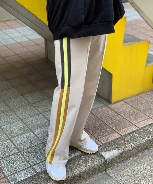 mi via loca(ミヴィアロカ)の「セミフレアラインパンツ(その他パンツ・レディース・アイボリー/ラベンダー/ブラック・FREE)」の11枚目の写真