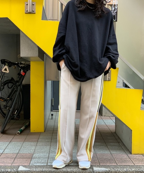 mi via loca(ミヴィアロカ)の「セミフレアラインパンツ(その他パンツ・レディース・アイボリー/ラベンダー/ブラック・FREE)」の14枚目の写真