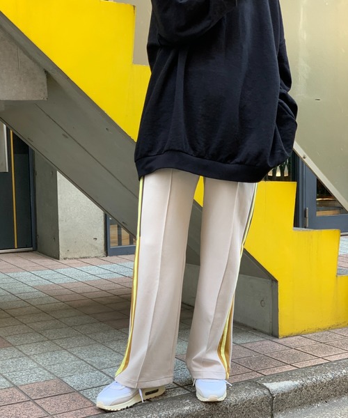 mi via loca(ミヴィアロカ)の「セミフレアラインパンツ(その他パンツ・レディース・アイボリー/ラベンダー/ブラック・FREE)」の13枚目の写真