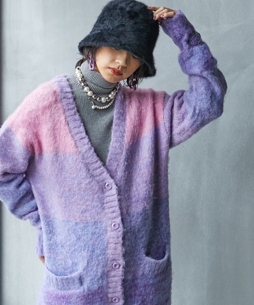 GEVS.（ジェイヴィス）の「＜大きいサイズ＞ グラデーションニットカーディガン GEVS.（カーディガン/ボレロ・レディース・ブルー系/ピンク系・L/LL/3L/4L/5L）」の4枚目の写真