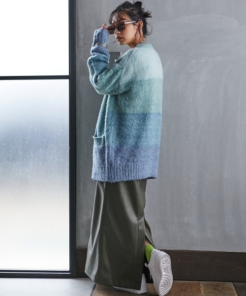 GEVS.（ジェイヴィス）の「＜大きいサイズ＞ グラデーションニットカーディガン GEVS.（カーディガン/ボレロ・レディース・ブルー系/ピンク系・L/LL/3L/4L/5L）」の20枚目の写真