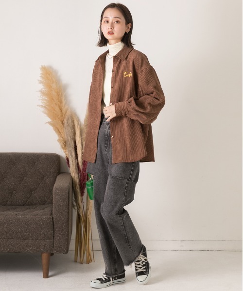 ad thie(アドティエ)の「刺繍入り コーデュロイビッグシャツ(シャツ/ブラウス・レディース・アイボリー/ブラウン/オレンジ/ベージュ・FREE)」の5枚目の写真