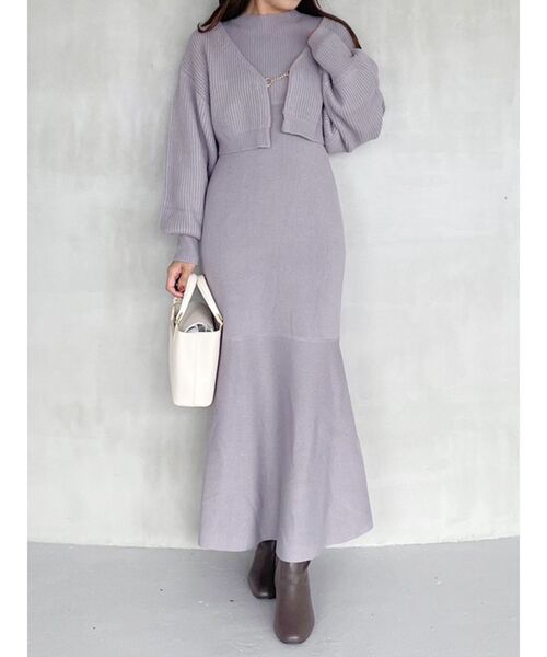 MERCURYDUO（マーキュリーデュオ）の「チェーン付カーデセットニットワンピース（ワンピース・レディース・アイボリー/ベビーピンク/ブルー/ダークブラウン・SMALL/MEDIUM）」の3枚目の写真