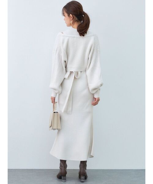 MERCURYDUO（マーキュリーデュオ）の「チェーン付カーデセットニットワンピース（ワンピース・レディース・アイボリー/ベビーピンク/ブルー/ダークブラウン・SMALL/MEDIUM）」の13枚目の写真