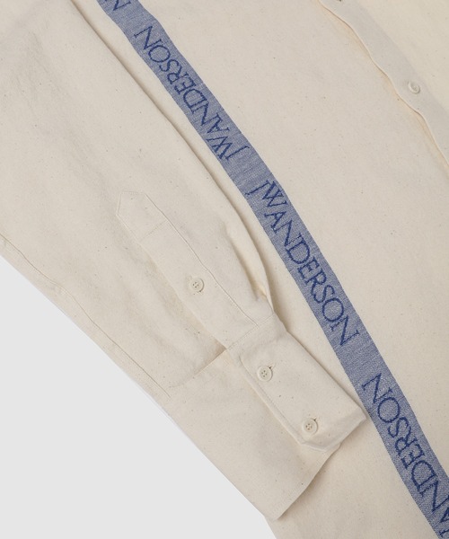 JW Anderson（ジェイダブリューアンダーソン）の「シャツ（シャツ/ブラウス・メンズ・オフホワイト・M/S）」の3枚目の写真