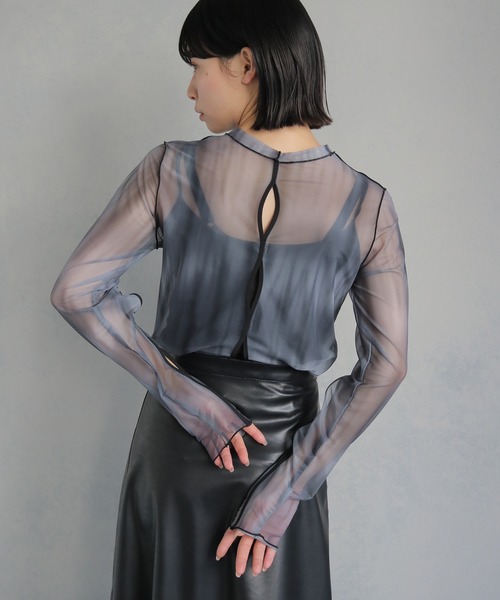 cheriella（シェリエラ）の「【cheriella】前後２WAYウェーブホールマーブルシアートップス（Tシャツ/カットソー・レディース・カーキ/パープル/グリーン/ブルー/ベージュ/ワイン/チャコールグレー・M）」の2枚目の写真