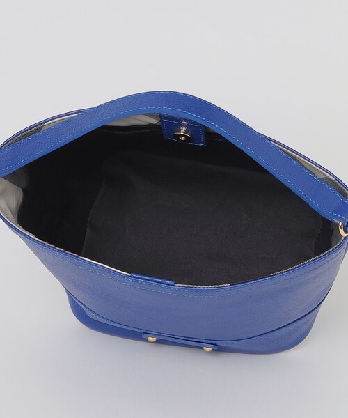 BLUE LABEL CRESTBRIDGE（ブルーレーベルクレストブリッジ）の「レザーバケットバッグ（ハンドバッグ・レディース・ライトブルー・FREE）」の6枚目の写真