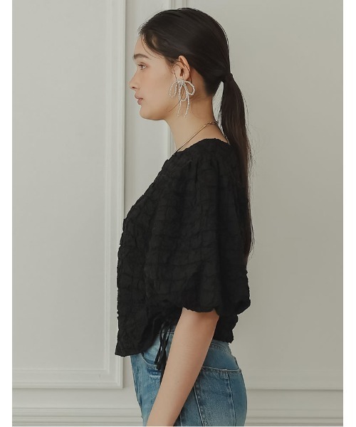 Re:EDIT（リエディ）の「[2024SS COLLECTION][MEISM by Re:EDIT]ワッフルライクふくれジャガードサイドリボントップス（その他トップス・レディース・ブラック/ホワイト・MEDIUM/LARGE）」の13枚目の写真