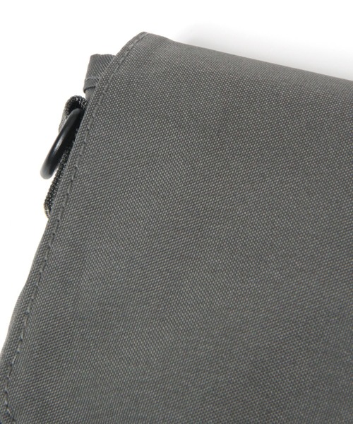 LAKOLE（ラコレ）の「ポータブルケース(ミニ) / 110448（ポーチ・レディース・アイボリー/チャコール・FREE）」の6枚目の写真