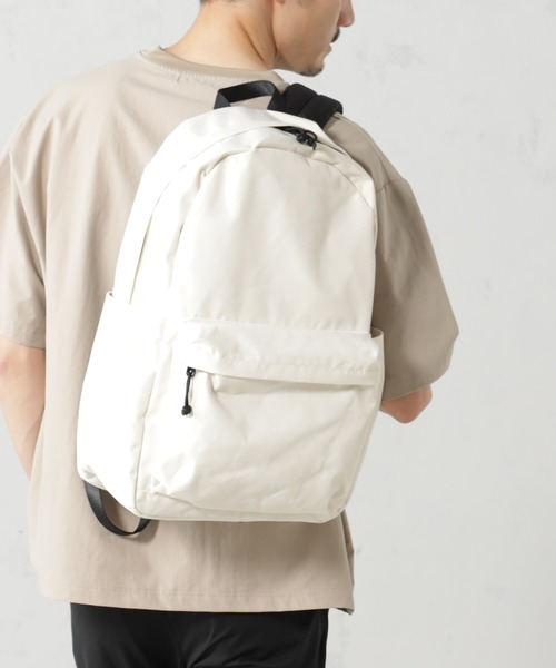 FOUND GOOD（ファウンドグッド）の「軽量撥水リュックM（バックパック/リュック・メンズ・ブラック/ホワイト系5/グリーン系5/オレンジ系5/パープル系5/ベージュ/グリーン/ブルー系/グリーン系1/グレー系/レッド系/ブラウン・M）」の2枚目の写真