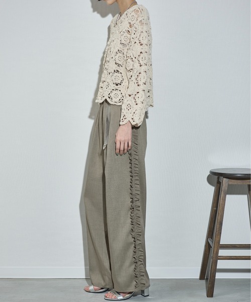 THE YOn(ザヨン)の「サイドフリルラインタックイージーパンツ(その他パンツ・レディース・サンドベージュ/レディッシュグレー・FREE)」の17枚目の写真