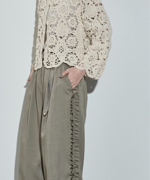 THE YOn(ザヨン)の「サイドフリルラインタックイージーパンツ(その他パンツ・レディース・サンドベージュ/レディッシュグレー・FREE)」の19枚目の写真