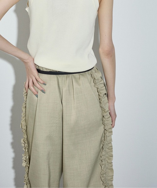 THE YOn(ザヨン)の「サイドフリルラインタックイージーパンツ(その他パンツ・レディース・サンドベージュ/レディッシュグレー・FREE)」の7枚目の写真