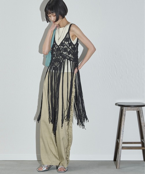 THE YOn(ザヨン)の「サイドフリルラインタックイージーパンツ(その他パンツ・レディース・サンドベージュ/レディッシュグレー・FREE)」の11枚目の写真