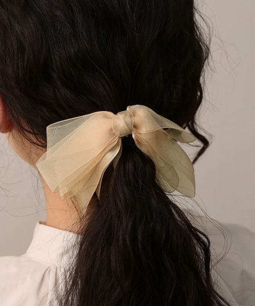 colleca la(コレカラ)の「サテン×オーガンジー レイヤードリボンバナナクリップ(バレッタ/ヘアクリップ・レディース・ベージュ/ブラック・FREE)」の8枚目の写真