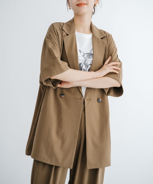 refinedworks(リファインドワークス)の「【refinedworks】 ドライ質感の半袖シャツジャケット(テーラードジャケット・レディース・ブラウン/グレー/ブラック・FREE)」の1枚目の写真