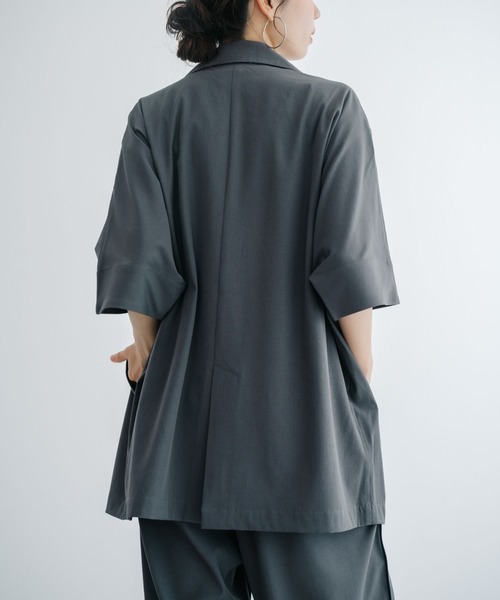 refinedworks(リファインドワークス)の「【refinedworks】 ドライ質感の半袖シャツジャケット(テーラードジャケット・レディース・ブラウン/グレー/ブラック・FREE)」の22枚目の写真