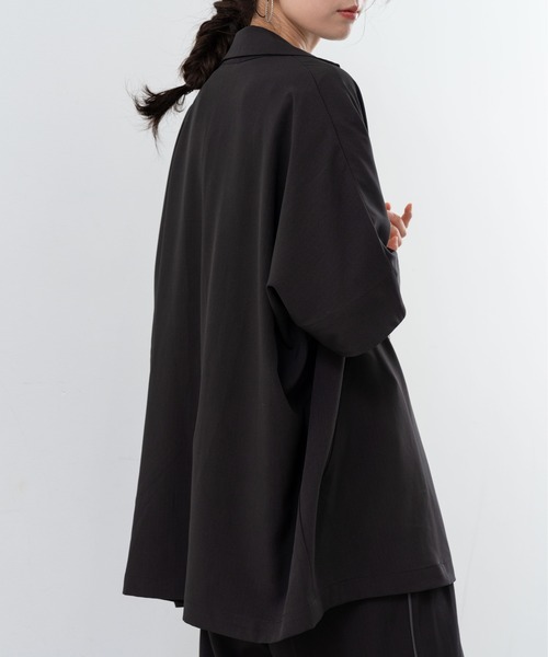 refinedworks(リファインドワークス)の「【refinedworks】 ドライ質感の半袖シャツジャケット(テーラードジャケット・レディース・ブラウン/グレー/ブラック・FREE)」の10枚目の写真