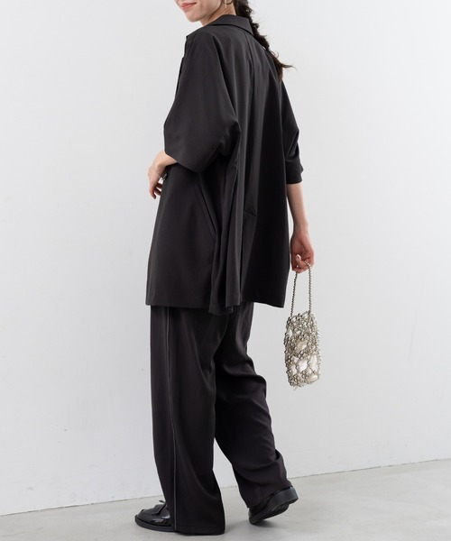 refinedworks(リファインドワークス)の「【refinedworks】 ドライ質感の半袖シャツジャケット(テーラードジャケット・レディース・ブラウン/グレー/ブラック・FREE)」の5枚目の写真