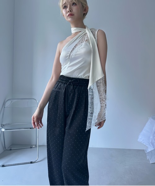 MAINLYTRULY（メインリィトゥルリィ）の「サテン ラインストーン パンツ（その他パンツ・レディース・ブラック・M）」の5枚目の写真