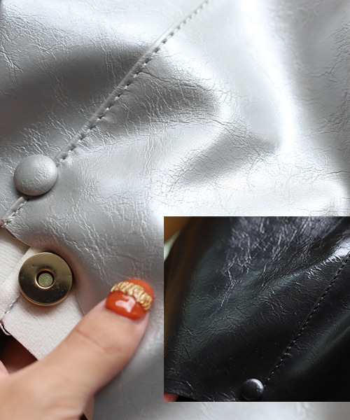 REAL CUBE（リアルキューブ）の「ワンハンドルメタリックバッグ（ショルダーバッグ・レディース・ブラック/シルバー・FREE）」の8枚目の写真