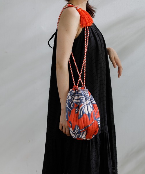 AMERICAN RAG CIE（アメリカンラグシー）の「LEIN 総柄プリント巾着バッグ（ショルダーバッグ・レディース・オレンジ/グリーン・FREE）」の10枚目の写真