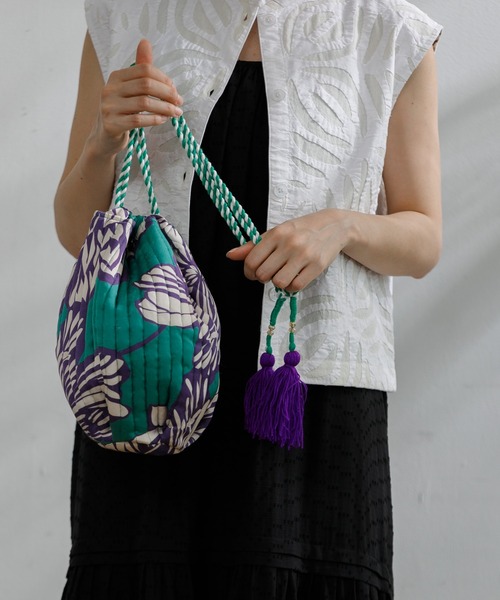 AMERICAN RAG CIE（アメリカンラグシー）の「LEIN 総柄プリント巾着バッグ（ショルダーバッグ・レディース・オレンジ/グリーン・FREE）」の7枚目の写真