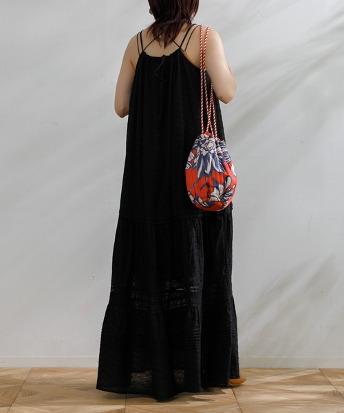 AMERICAN RAG CIE（アメリカンラグシー）の「LEIN 総柄プリント巾着バッグ（ショルダーバッグ・レディース・オレンジ/グリーン・FREE）」の4枚目の写真