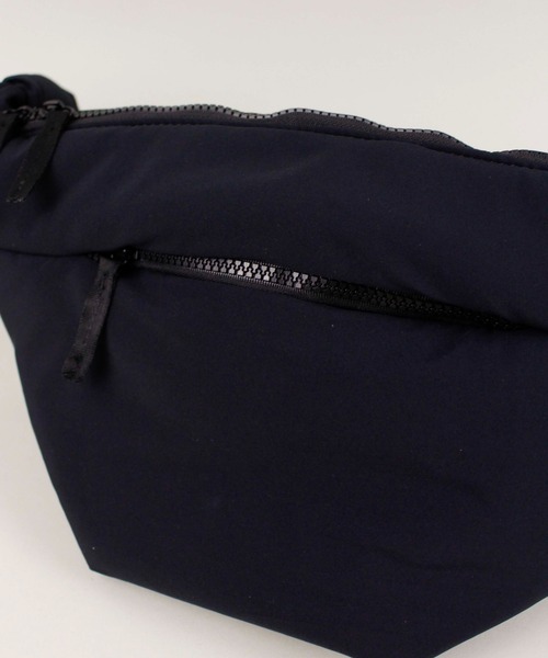 LE VERNIS(ル・ベルニ)の「【O0u×LE VERNIS】Jiggly shoulder bag(ショルダーバッグ・レディース・ブラック/ブルー・FREE)」の6枚目の写真