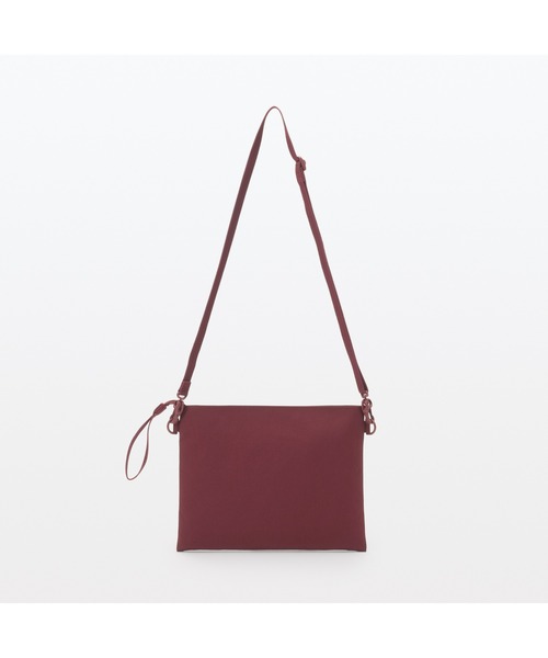 無印良品（ムジルシリョウヒン）の「ポーチとしても使える　撥水サコッシュ（ショルダーバッグ・メンズ・スモークピンク/ライトベージュ/ブラック/マスタード/バーガンディー/チャコールグレー・FREE）」の13枚目の写真