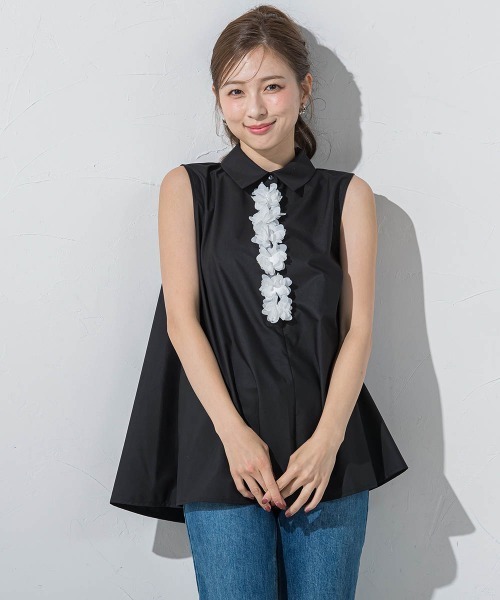 QUEENS COURT（クイーンズコート）の「フラワーモチーフノースリーブチュニック≪洗濯機で洗える≫（チュニック・レディース・ホワイト/ブラック/ブラック系その他・M）」の3枚目の写真