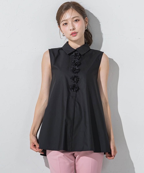 QUEENS COURT（クイーンズコート）の「フラワーモチーフノースリーブチュニック≪洗濯機で洗える≫（チュニック・レディース・ホワイト/ブラック/ブラック系その他・M）」の2枚目の写真