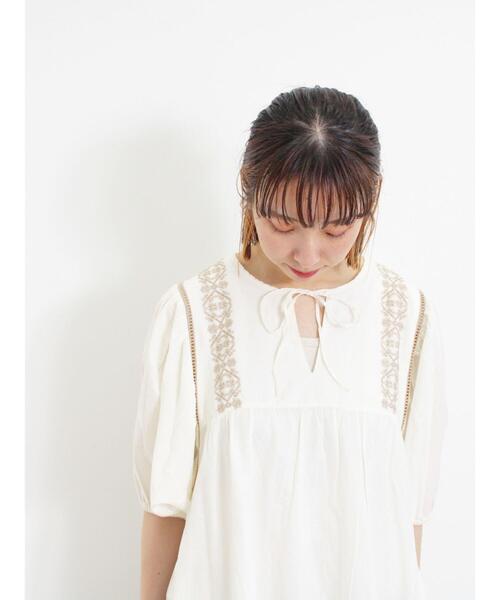 Samansa Mos2（サマンサ モスモス）の「刺繍スキッパーワンピース（ワンピース・レディース・ブルー/オフホワイト/キナリ/ブラック・F）」の2枚目の写真