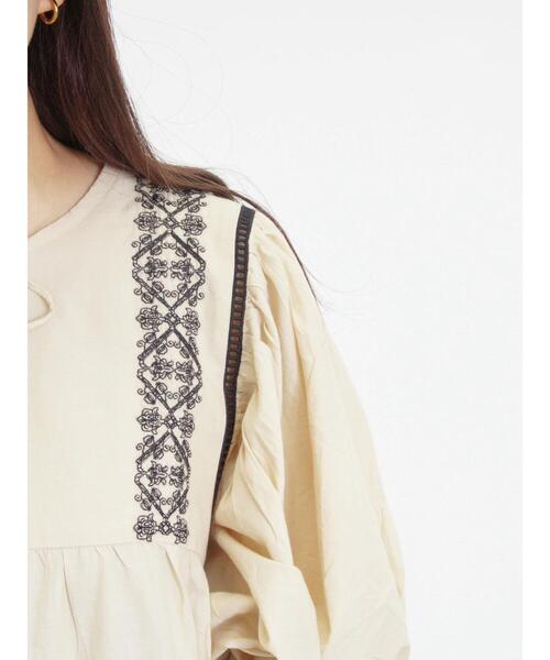 Samansa Mos2（サマンサ モスモス）の「刺繍スキッパーワンピース（ワンピース・レディース・ブルー/オフホワイト/キナリ/ブラック・F）」の7枚目の写真